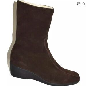 New! La Canadienne Elena Waterproof Wedge Bootie
Shearling Lined Brown